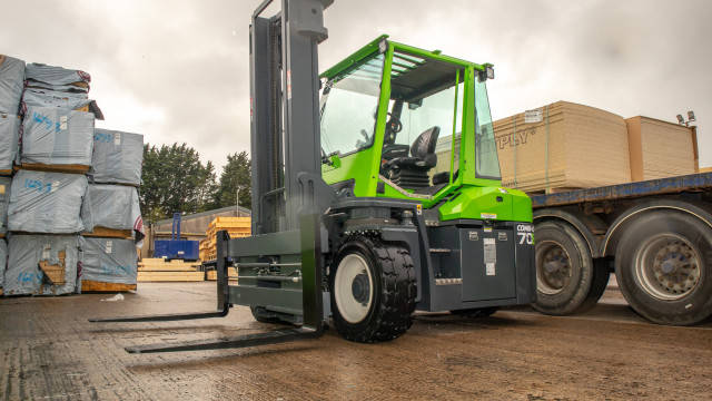 Combilift CB70E: Multidirektional und kompakt