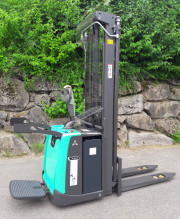 Mitsubishi Deichselstapler SBV 16 P- mit Fahrerplattform